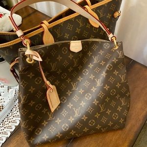 Hobo shoulder bag.